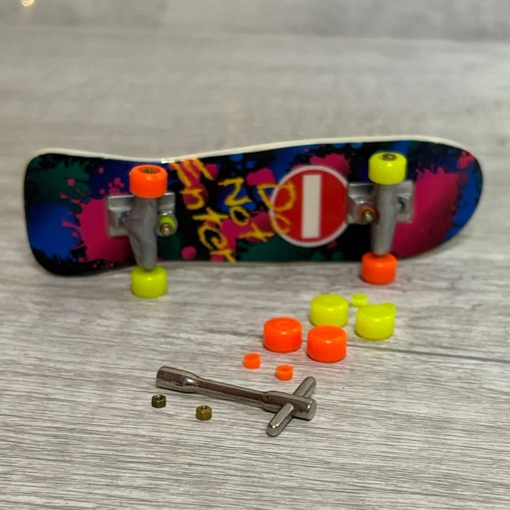 Mini Finger Skateboard Toy Set